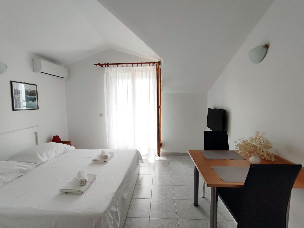 Apartments And Rooms Saric Jadrija Εξωτερικό φωτογραφία