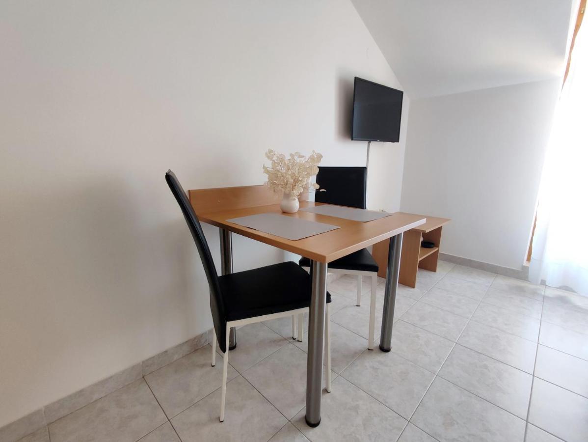 Apartments And Rooms Saric Jadrija Εξωτερικό φωτογραφία