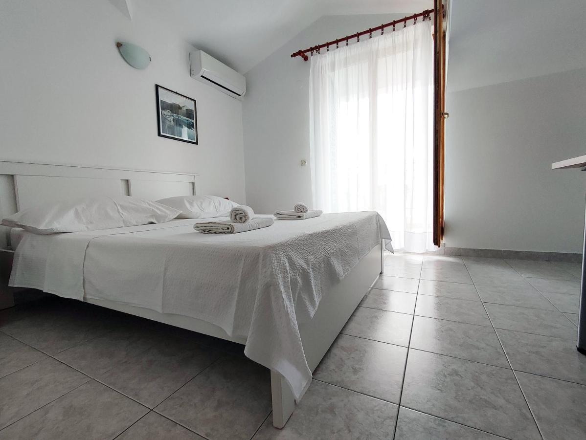 Apartments And Rooms Saric Jadrija Εξωτερικό φωτογραφία