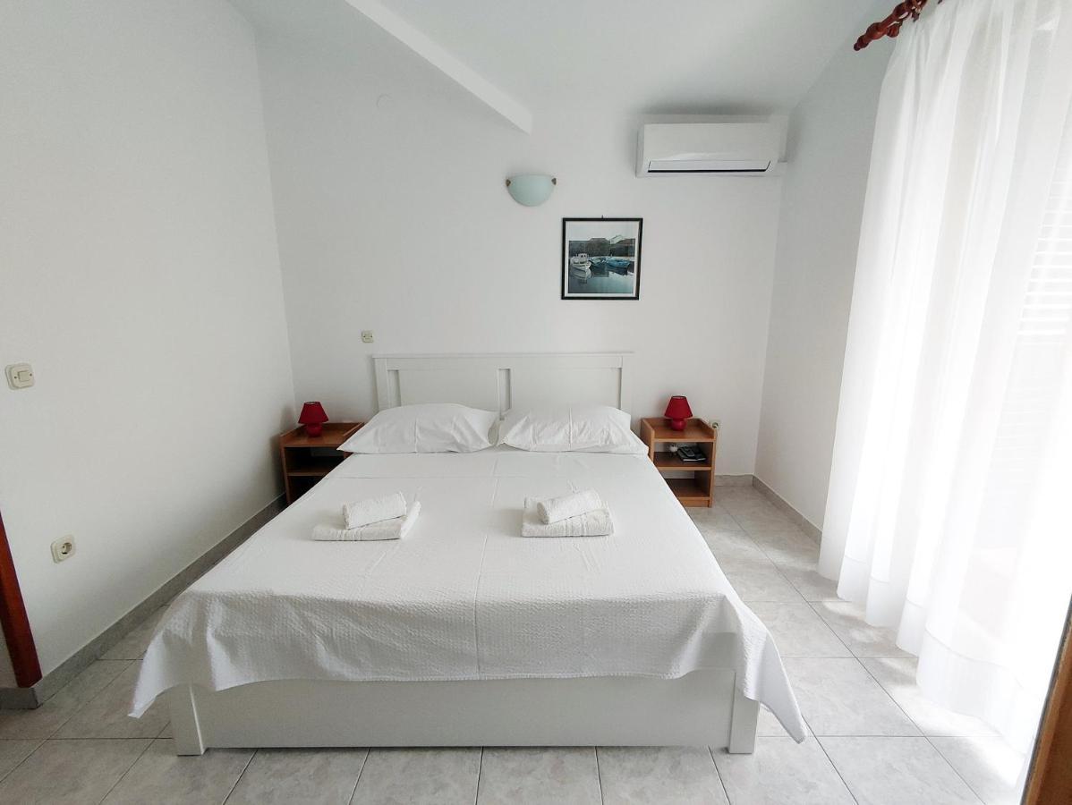Apartments And Rooms Saric Jadrija Εξωτερικό φωτογραφία