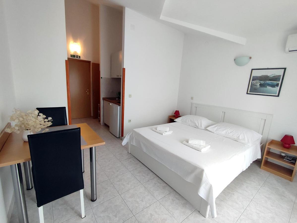 Apartments And Rooms Saric Jadrija Εξωτερικό φωτογραφία